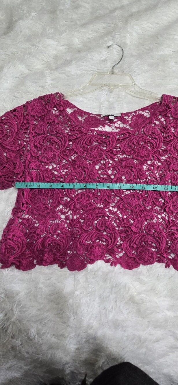 dELiA*s Fuchsia Crochet Lace Crop Top - Picture 4 of 6